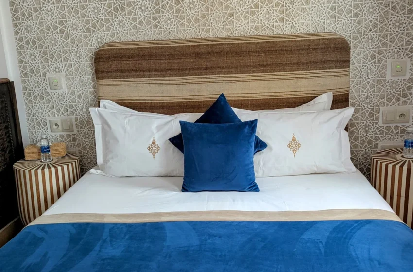 Piscine paisible du Riad Nalan & Spa dans la médina de Marrakech