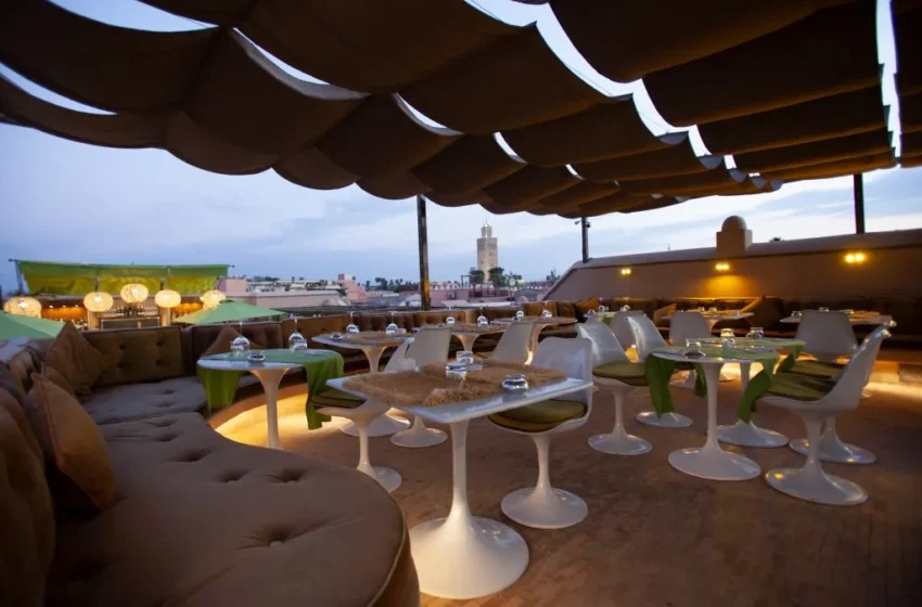 Terrasse du MK Rooftop à Marrakech avec vue sur les toits de la médina