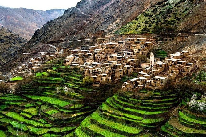 Village berbère traditionnel dans la vallée de l’Ourika