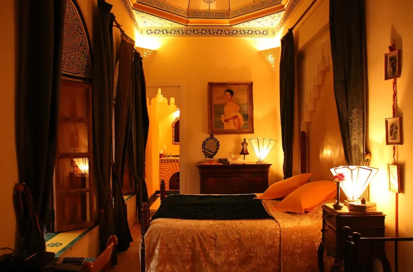 Ambiance calme autour de la piscine du Riad Jenaï à Marrakech