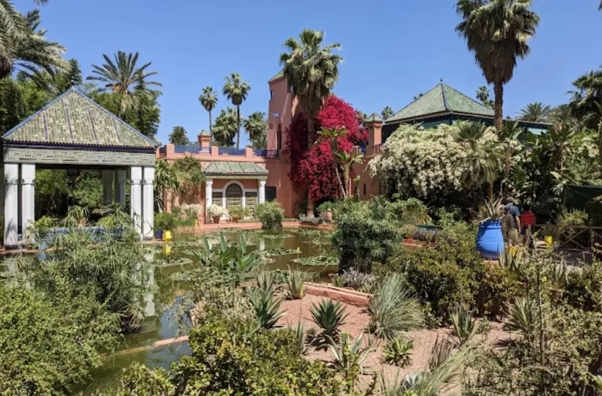 Bâtiment bleu Majorelle au cœur du Jardin Majorelle à Marrakech
